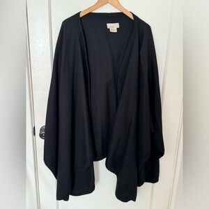 Cuyana Alpaca Cape - Black (Regular size)